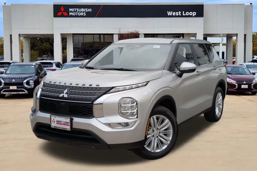2024 Mitsubishi Outlander ES photo 1