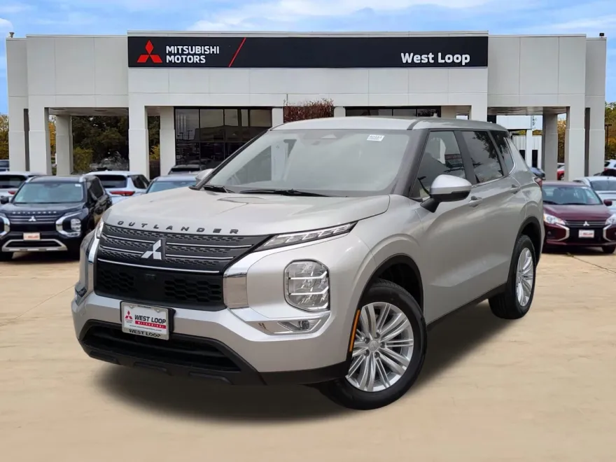 2024 Mitsubishi Outlander ES photo 1