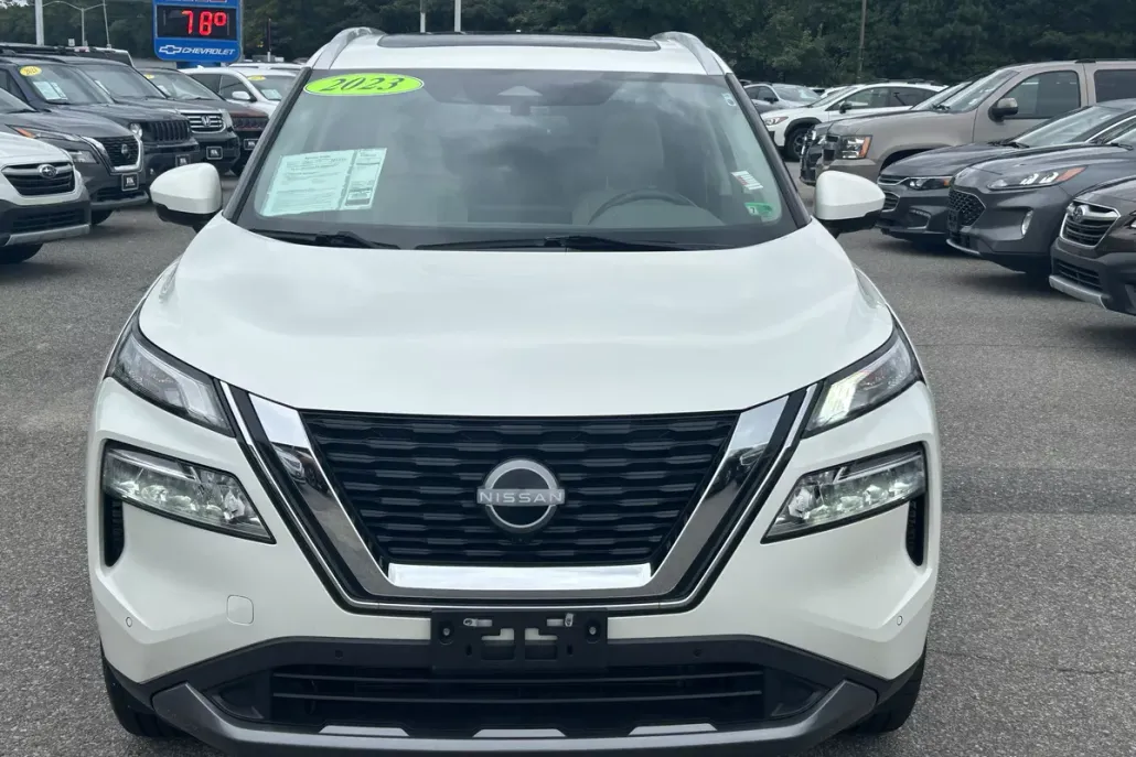 2023 Nissan Rogue SL photo 1