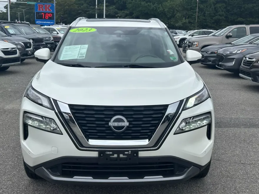 2023 Nissan Rogue SL photo 1
