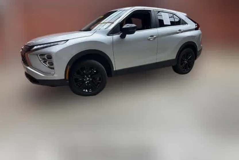 2024 Mitsubishi Eclipse Cross LE photo 1