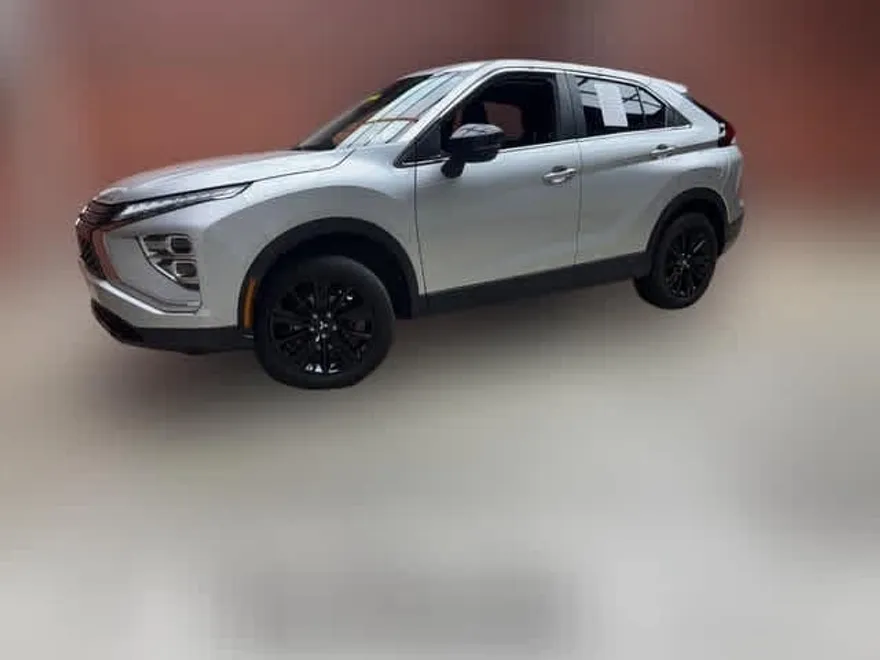 2024 Mitsubishi Eclipse Cross LE photo 1