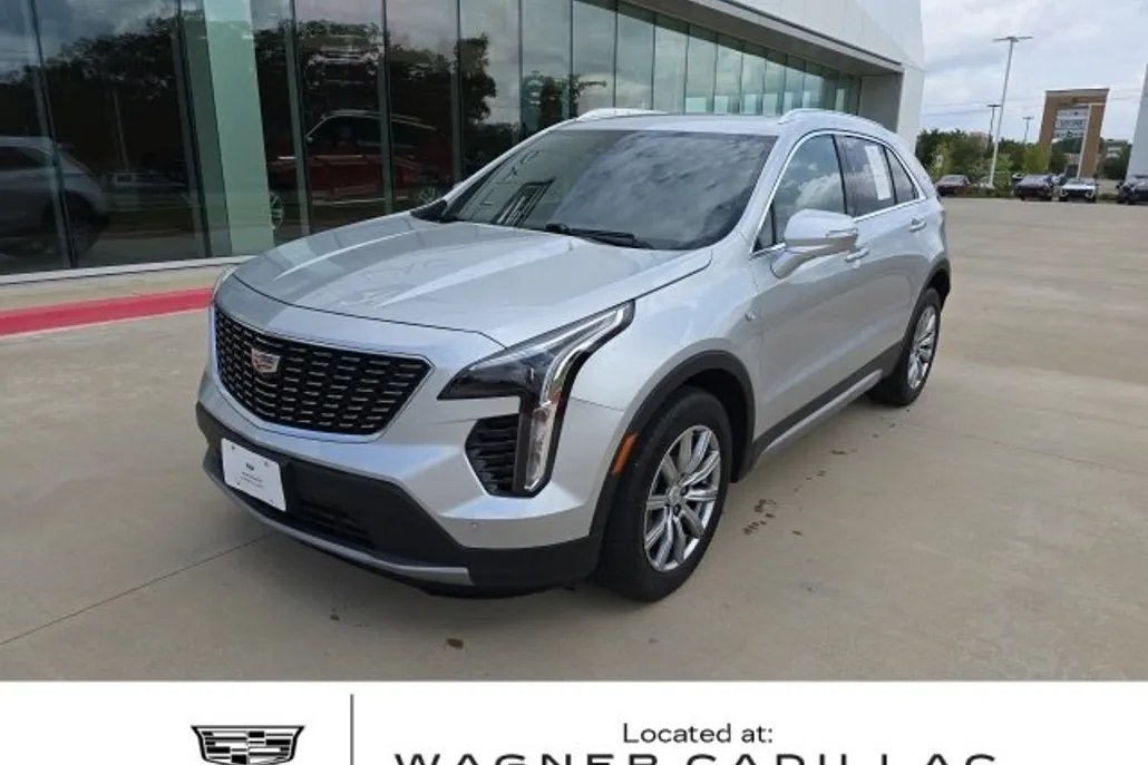 2022 Cadillac XT4 Premium Luxury photo 1