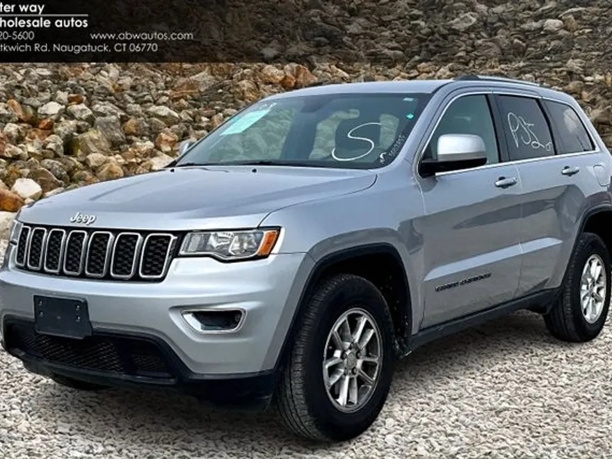 2019 Jeep Grand Cherokee Laredo E photo 1