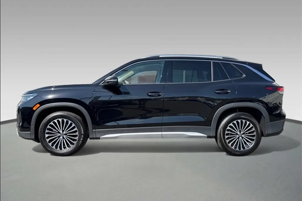 2025 Volkswagen Tiguan S photo 1