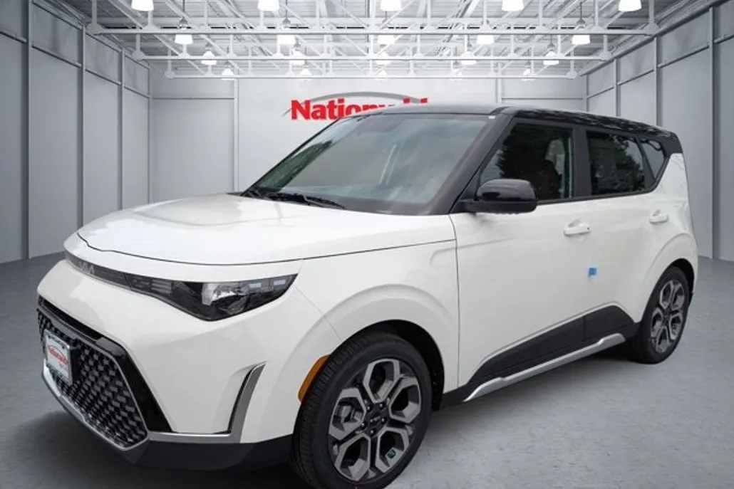 2025 Kia Soul EX photo 1