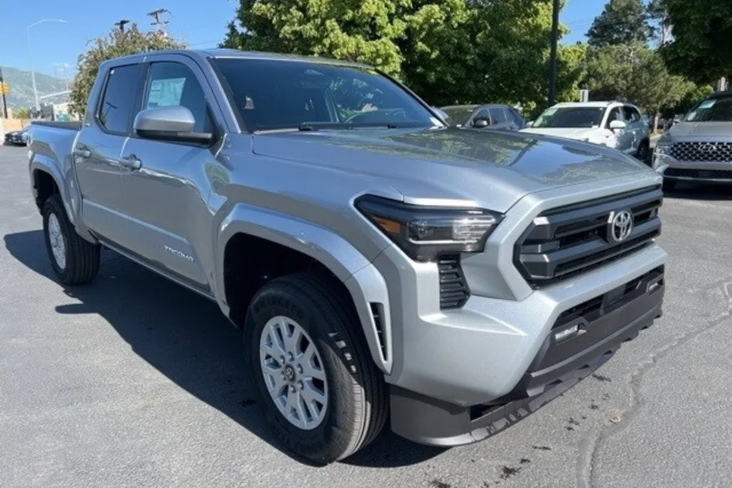 2025 Toyota Tacoma SR5 photo 1