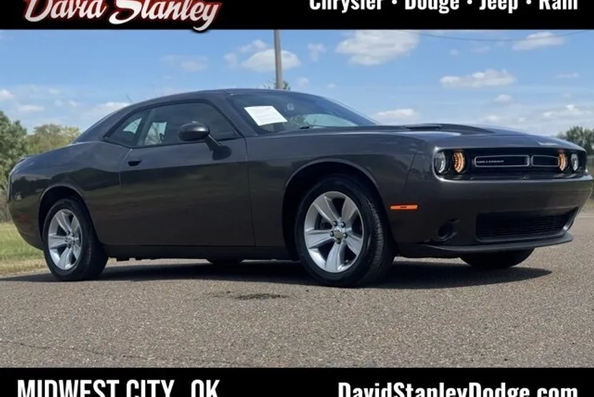 2023 Dodge Challenger SXT photo 1