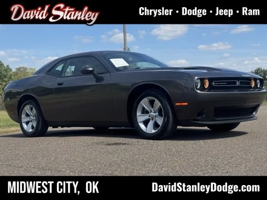 2023 Dodge Challenger SXT photo 1