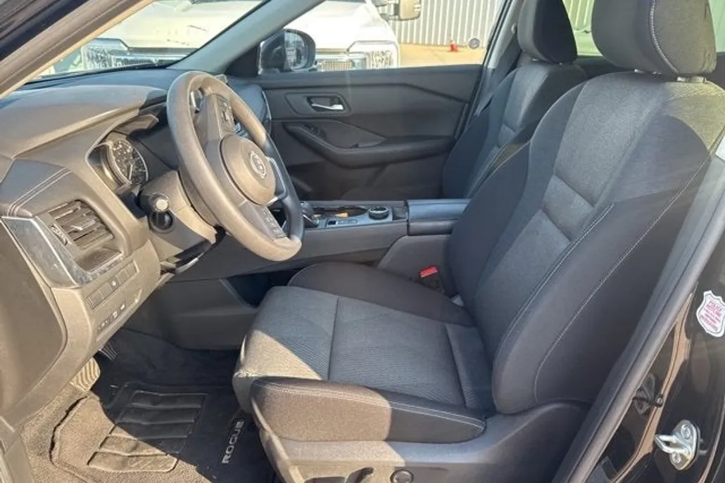 2024 Nissan Rogue SV photo 1