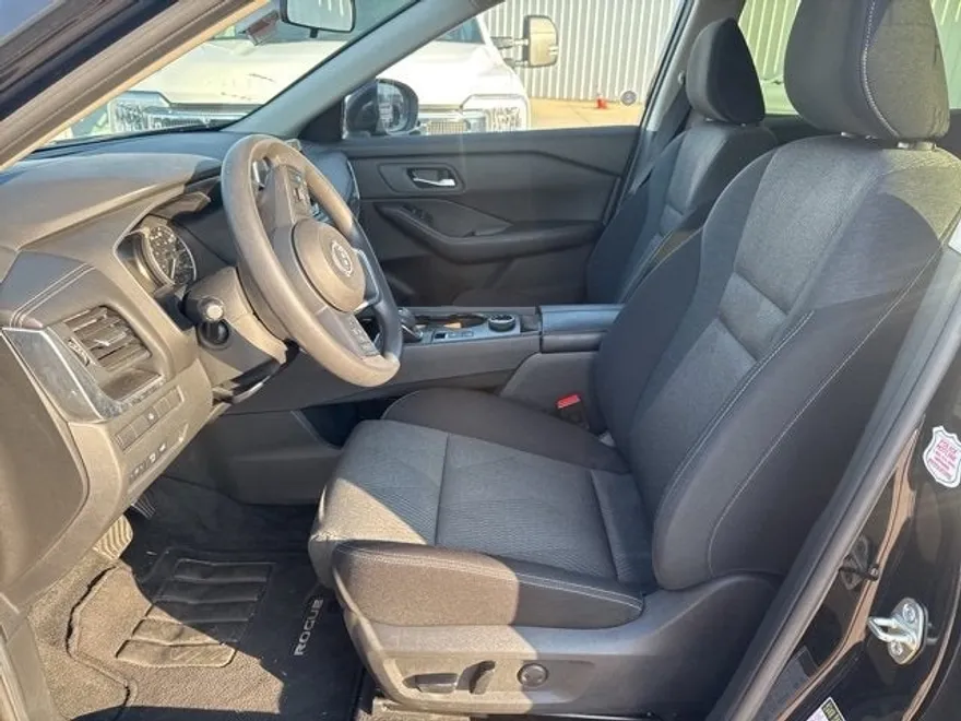 2024 Nissan Rogue SV photo 1
