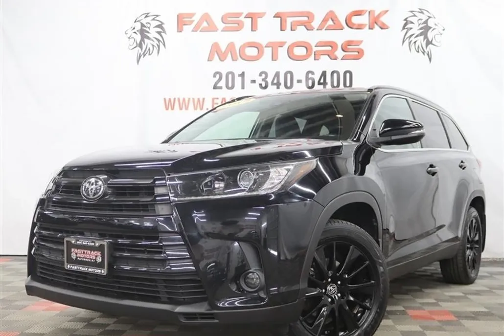 2019 Toyota Highlander SE photo 1