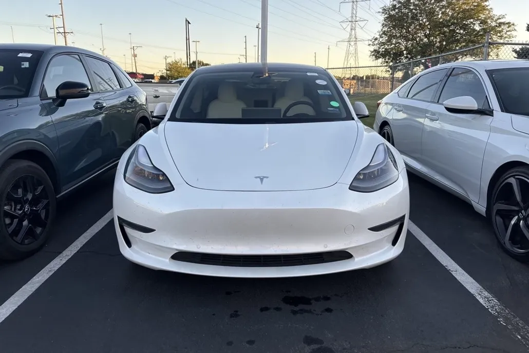 2021 Tesla Model 3 Standard Range Plus photo 1