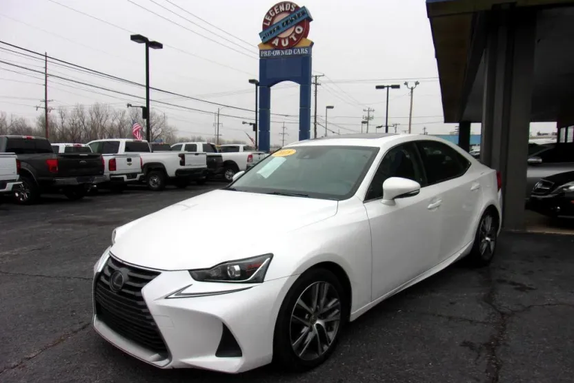 2018 Lexus IS 300 AWD photo 1