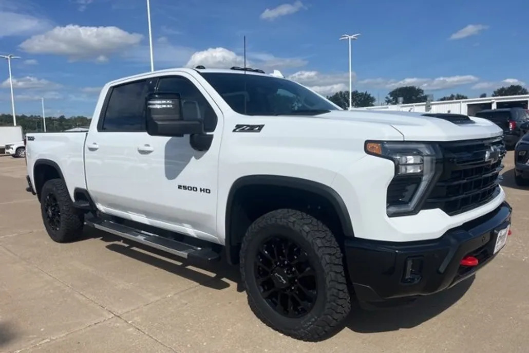 2025 Chevrolet Silverado 2500HD photo 1