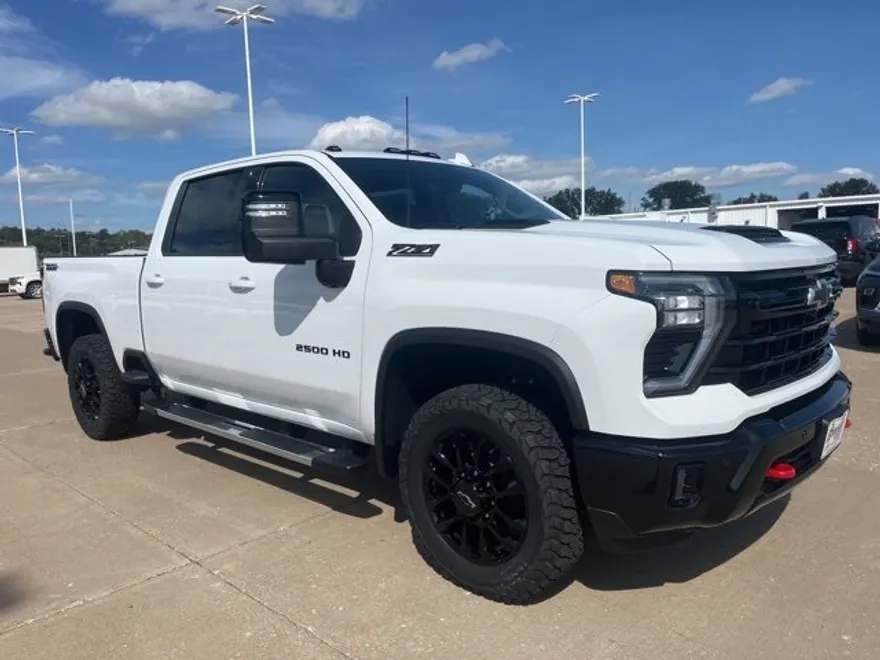 2025 Chevrolet Silverado 2500HD photo 1