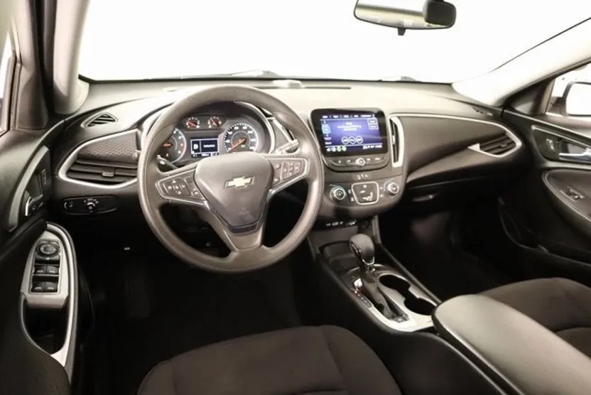 2023 Chevrolet Malibu LS photo 1