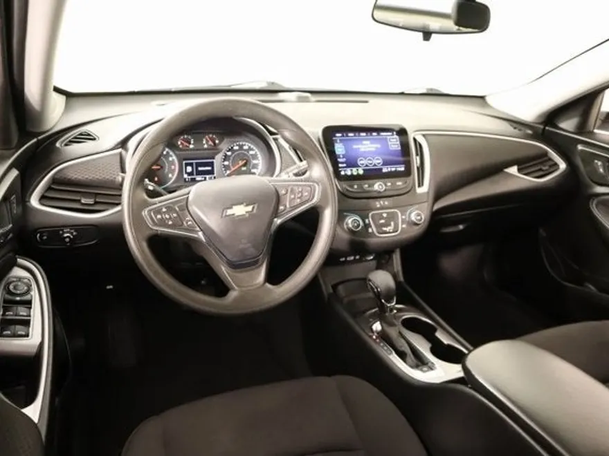 2023 Chevrolet Malibu LS photo 1
