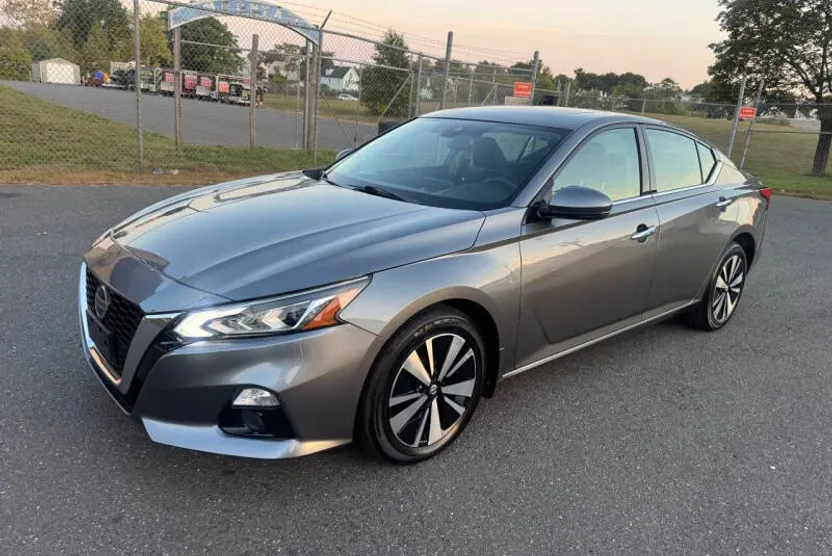 2020 Nissan Altima 2.5 SV photo 1