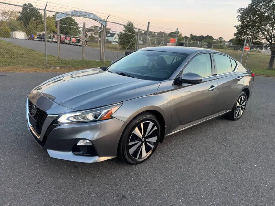 2020 Nissan Altima 2.5 SV photo 1
