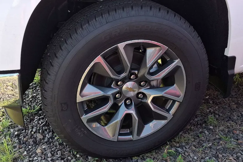 2026 Chevrolet Silverado 1500 LT photo 1