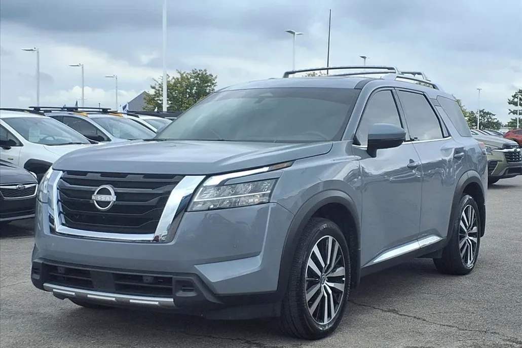 2024 Nissan Pathfinder Platinum photo 1