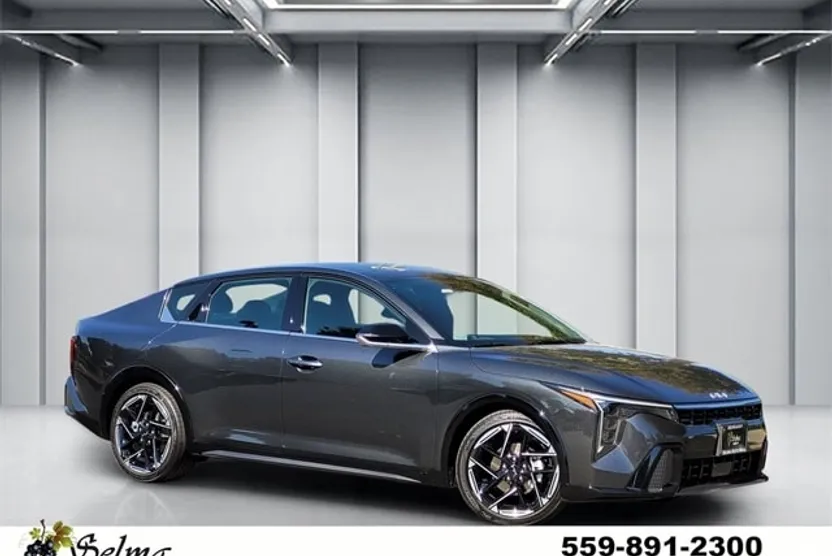 2025 Kia K4 GT-Line photo 1