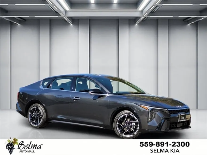 2025 Kia K4 GT-Line photo 1