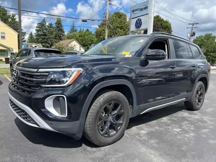 2024 Volkswagen Atlas Peak Edition SEL photo 1