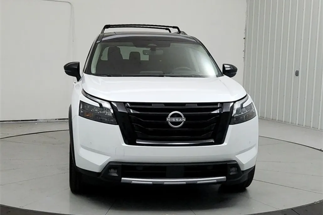 2025 Nissan Pathfinder Platinum photo 1