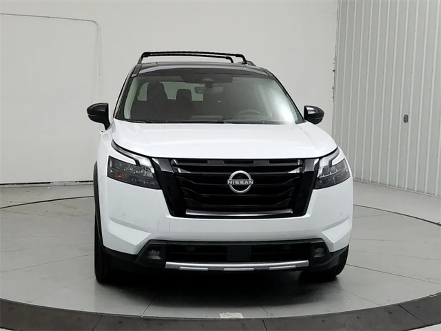 2025 Nissan Pathfinder Platinum photo 1