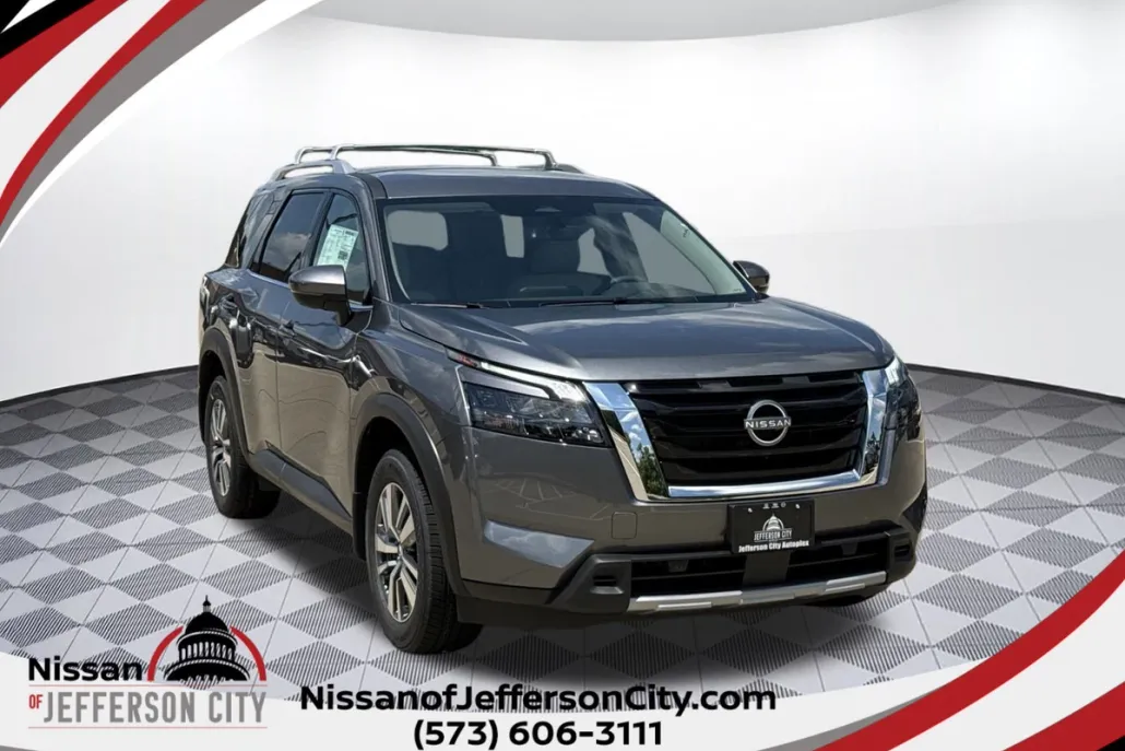 2025 Nissan Pathfinder SL photo 1