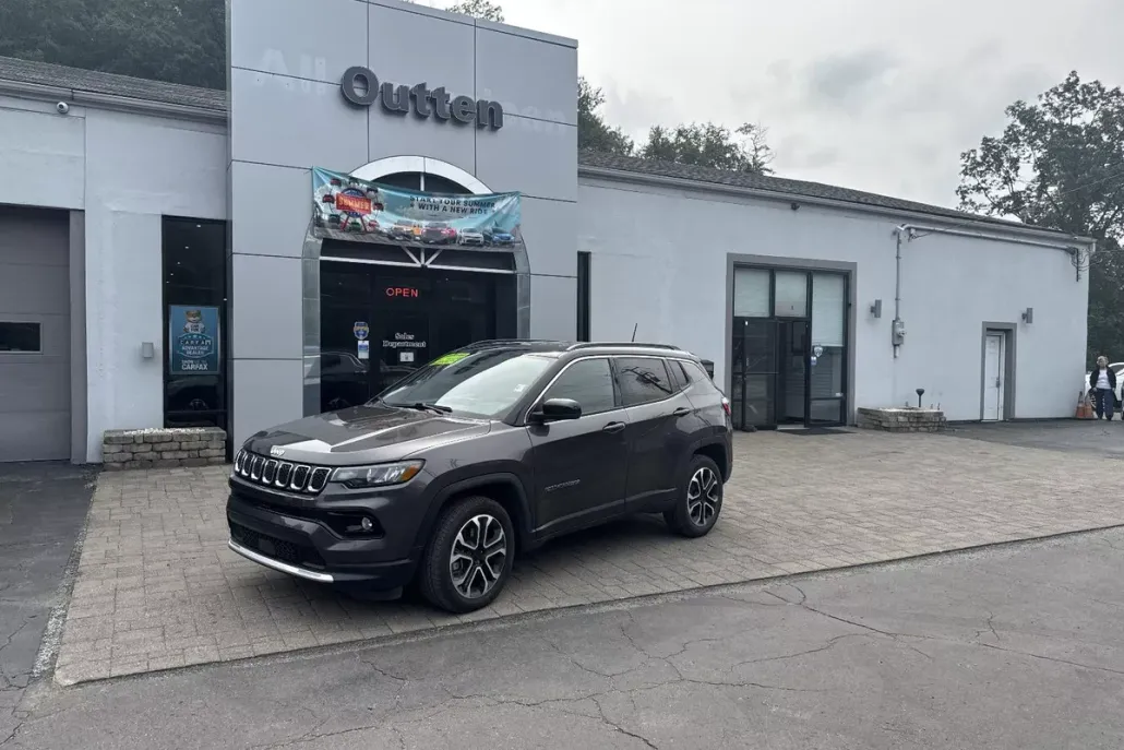 2024 Jeep Compass Limited photo 1