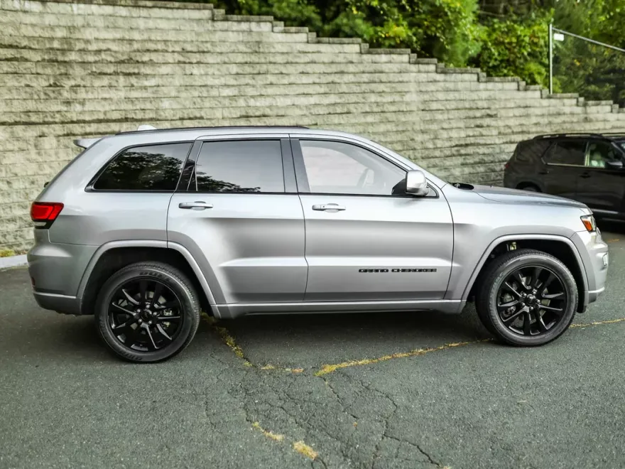 2021 Jeep Grand Cherokee Laredo X photo 1
