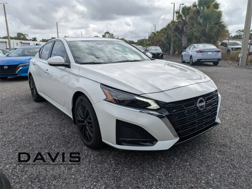 2025 Nissan Altima 2.5 SV photo 1