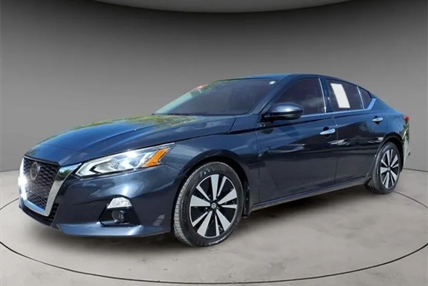 2022 Nissan Altima SL photo 1