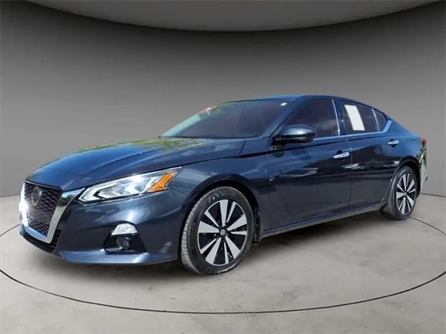 2022 Nissan Altima SL photo 1