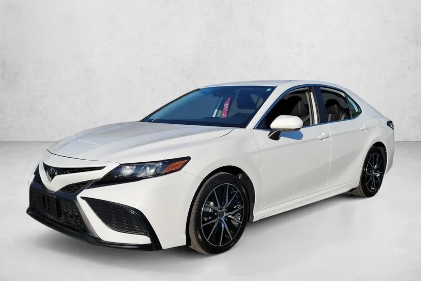 2024 Toyota Camry SE photo 1
