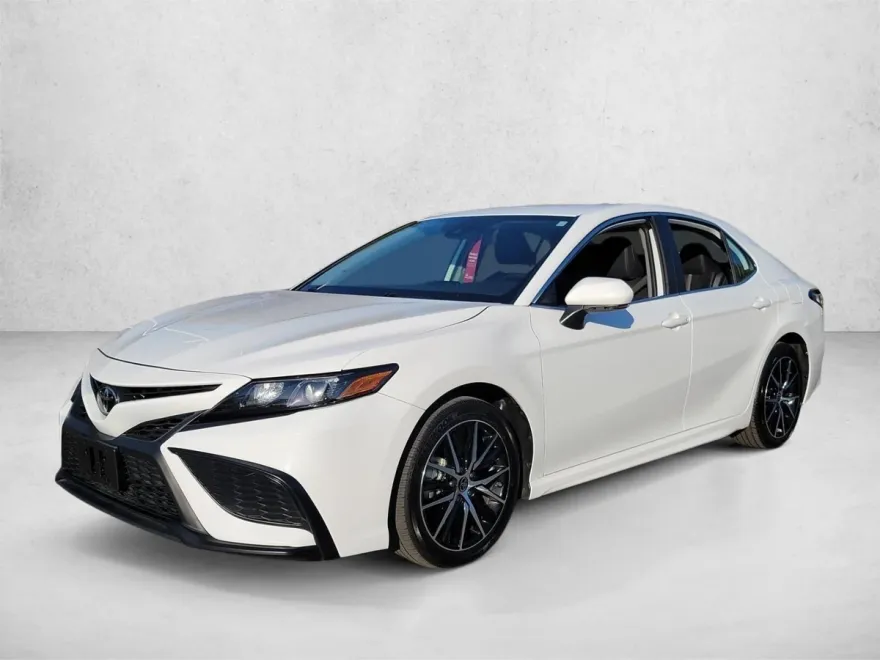 2024 Toyota Camry SE photo 1