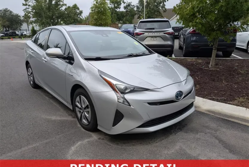 2018 Toyota Prius Four photo 1