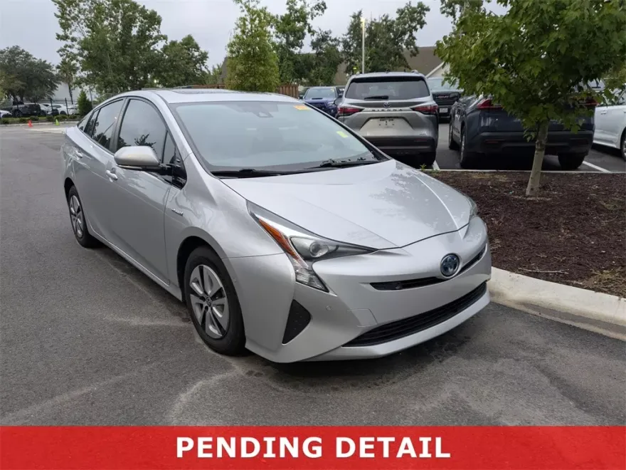 2018 Toyota Prius Four photo 1