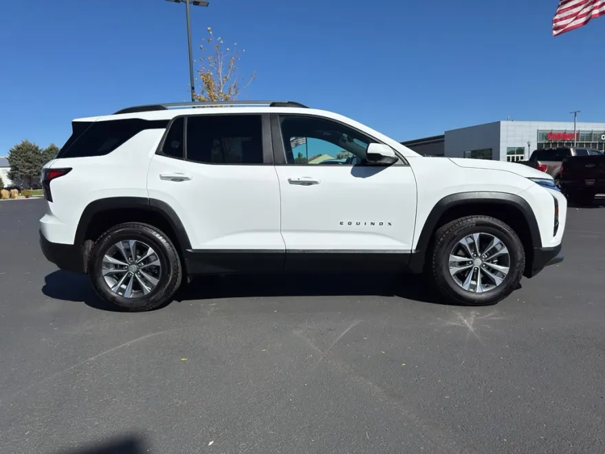 2025 Chevrolet Equinox LT photo 1