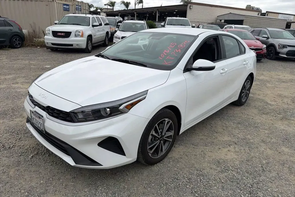 2024 Kia Forte LXS photo 1