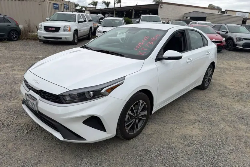 2024 Kia Forte LXS photo 1