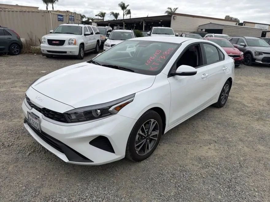 2024 Kia Forte LXS photo 1
