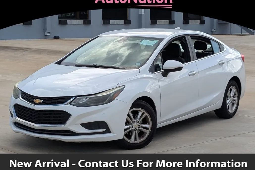 2017 Chevrolet Cruze LT photo 1