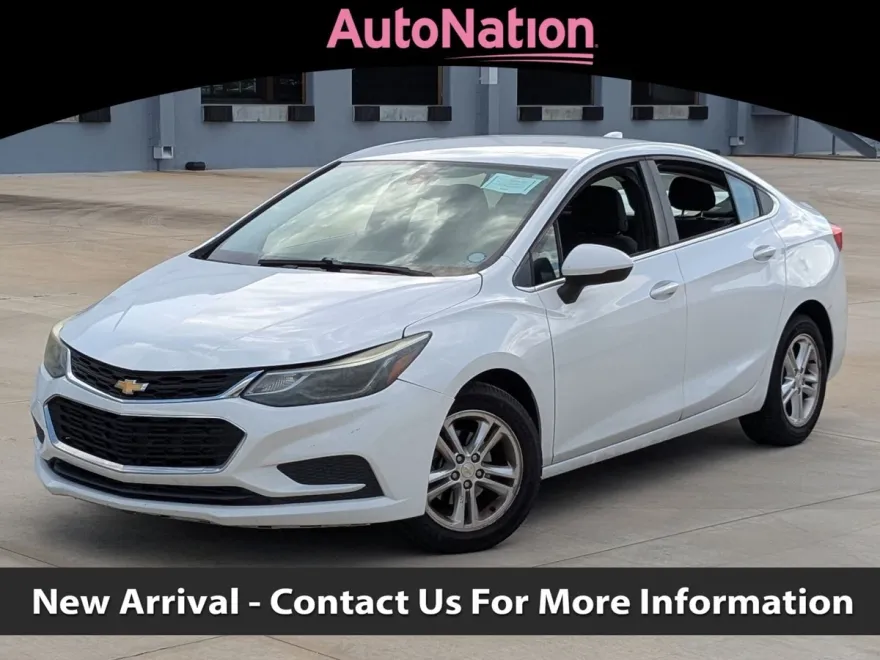 2017 Chevrolet Cruze LT photo 1