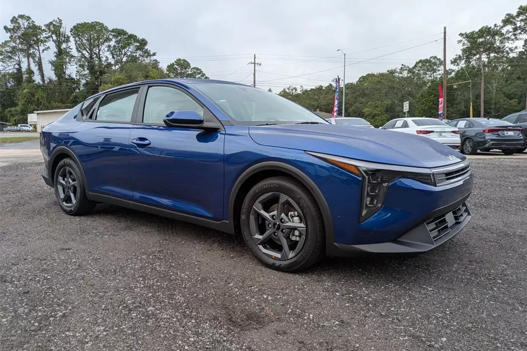 2025 Kia K4 LXS photo 1