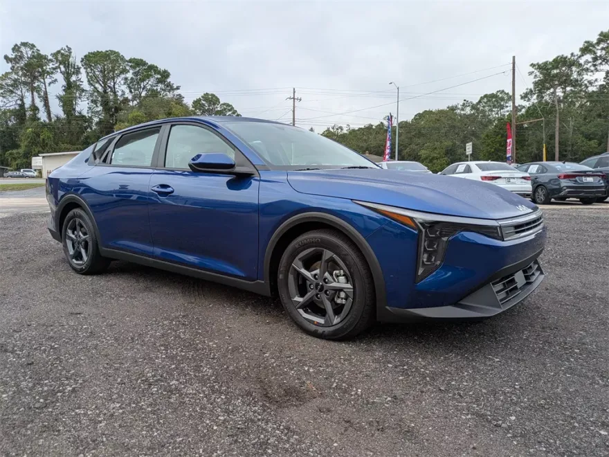 2025 Kia K4 LXS photo 1