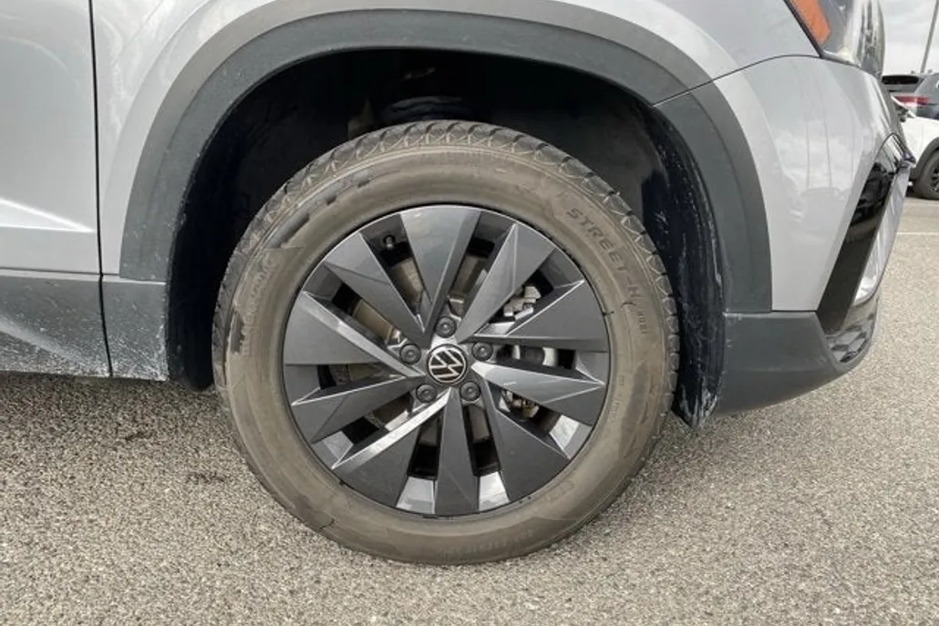 2022 Volkswagen Taos S photo 1